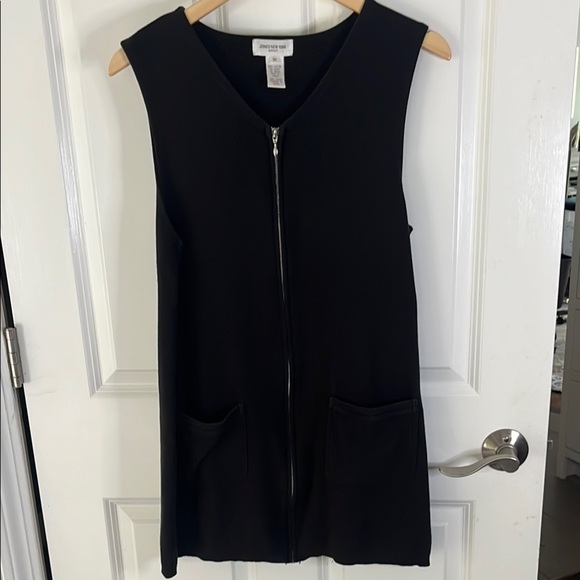 Jones New York Tops - Jones New York Vintage Black Sleeveless  zip up Tunic size medium